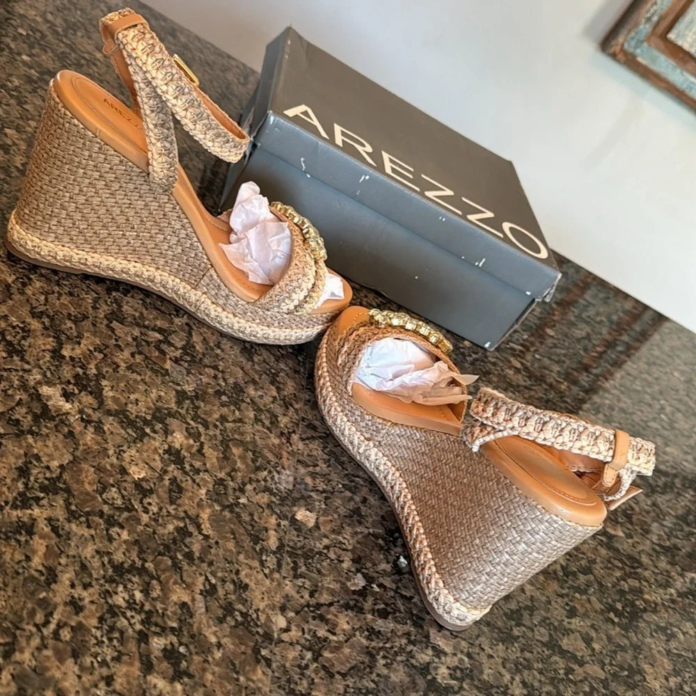 Arezzo Women's Tan Wedge platform Sandals NIB 9